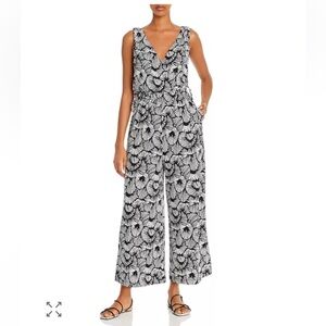 Tommy Bahama Shell We Dance Sleeveless
Jumpsuit. Size Small.